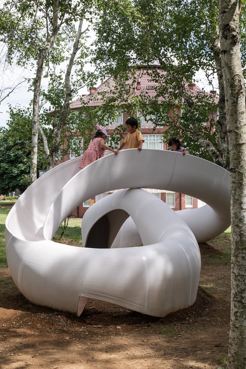 VUILD’s White Loop is a sculptural 3D-printed play structure