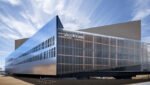 Pavilhão Mitsubishi na Expo 2025 Osaka, flutua como uma 'nave-mãe' sobre o solo
