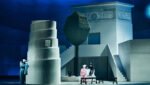 Pierre Yovanovitch apresenta cenário rotativo e 53 figurinos para a Ópera Nacional da Coreia