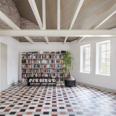 Casa com Pátio em Uppsala / Jägnefält Milton