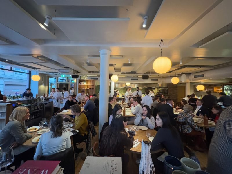 Ambiente do Mountain, restaurante estrelado em Londres