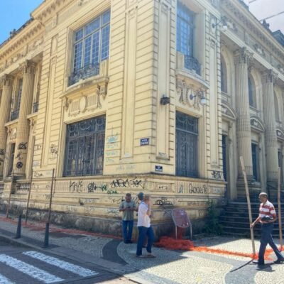 Agência dos Correios no Centro enfrenta grave situação de abandono, alerta sindicato